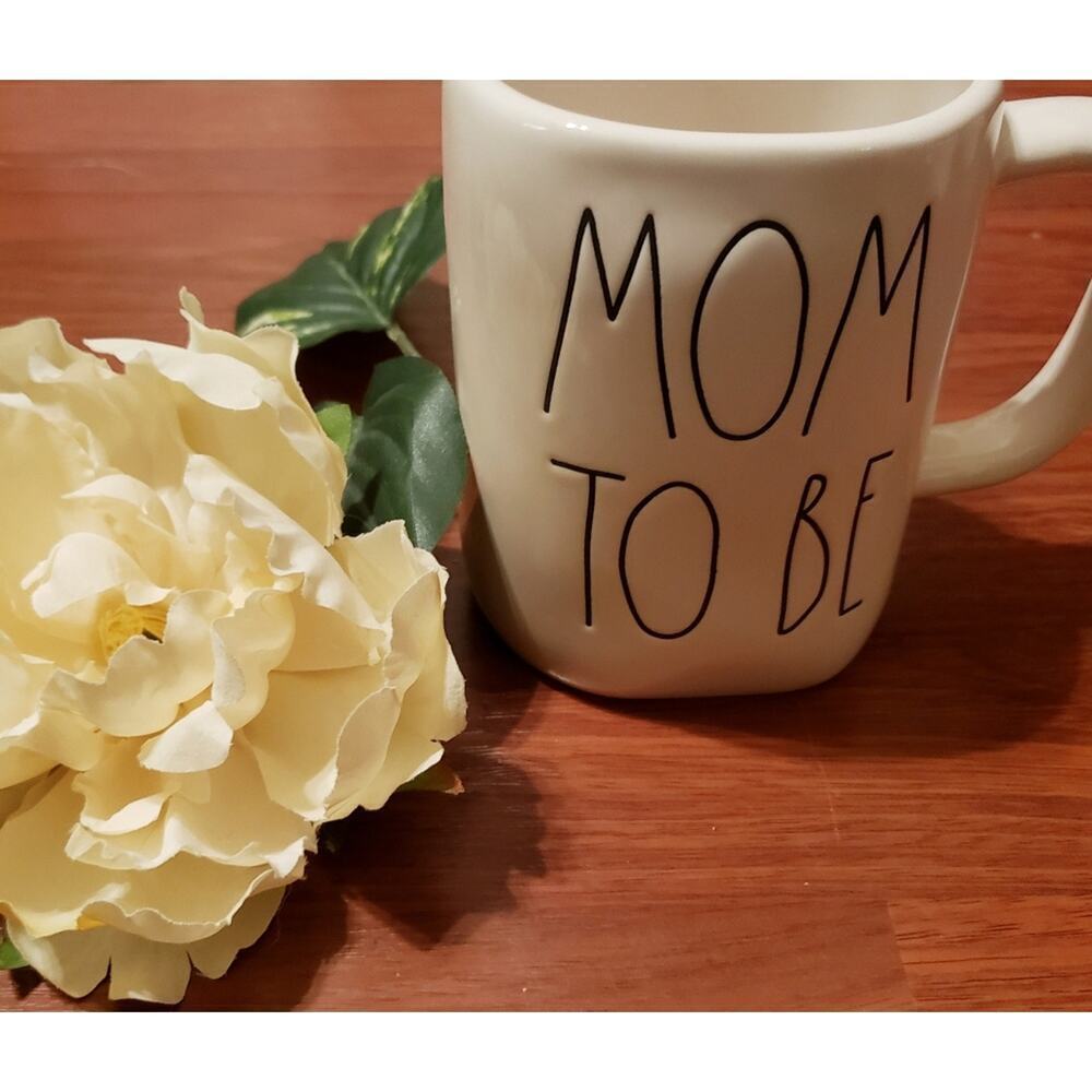 NWT RAE DUNN MOM TO BE MUG